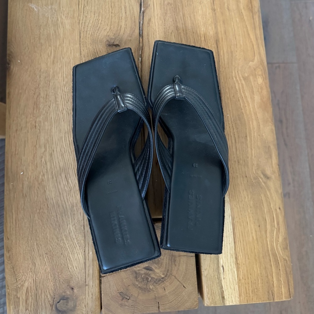 Frankies Bikinis Black Women's Sandals